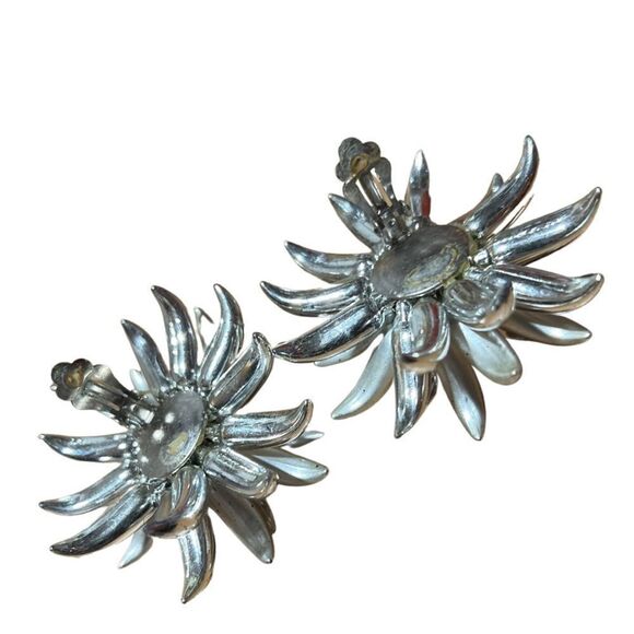 Vintage 1950s Silver Spiky Chrysanthemum Flower Clip On Earrings - Picture 4 of 6